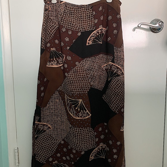 Brown Maxi Skirt with dual lower Leg Slits - Size M - Picture 1 of 5